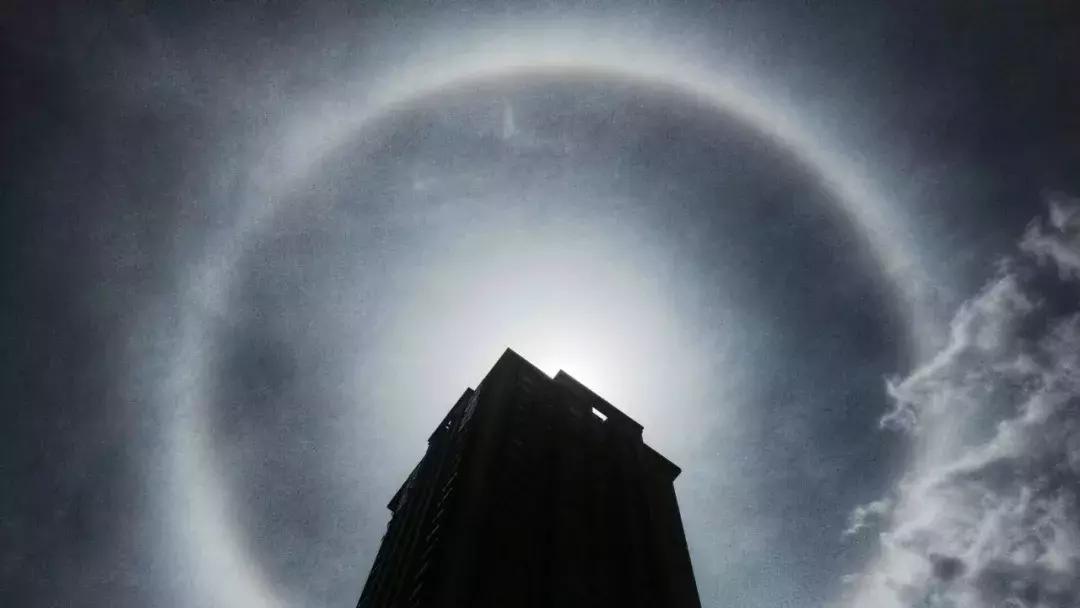 今天的太阳很特别,网友调侃:有妖怪!懂的人笑了:日晕三更雨