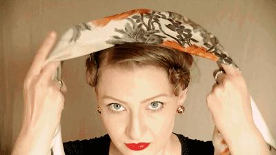 时尚高端珍珠扣丝巾高贵系法配饰,丝巾怎么系比较好看而且简单方便