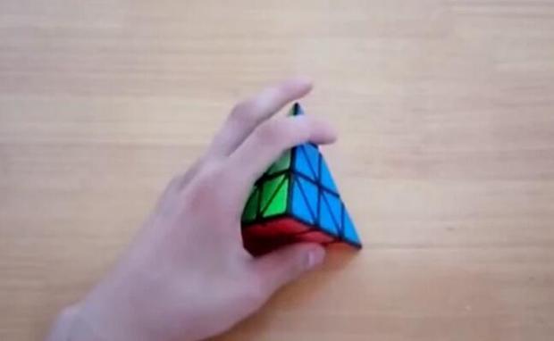 怎样快速的还原金字塔魔方 (阿正老师还原金字塔魔方的方法)