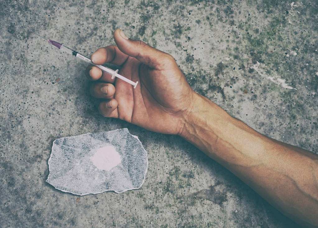 如何判断或者检查是否吸毒,如何看出来是否吸毒