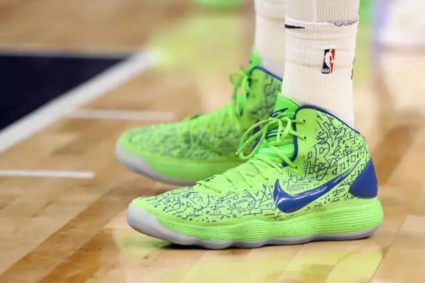 骚韦,骚韦最新投篮视频