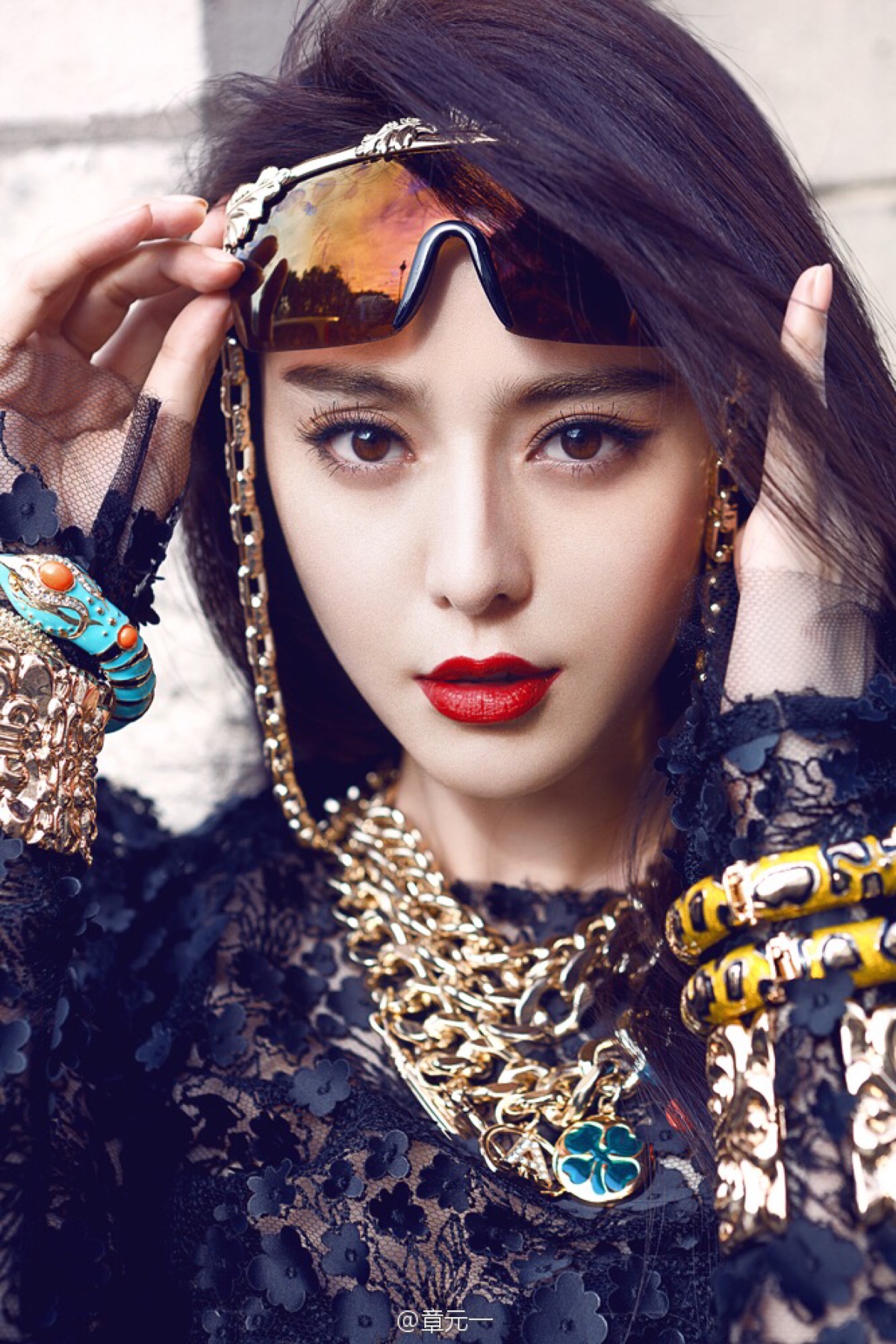 范冰冰口红试色变身美妆博主,范冰冰的化妆台林允的化妆台