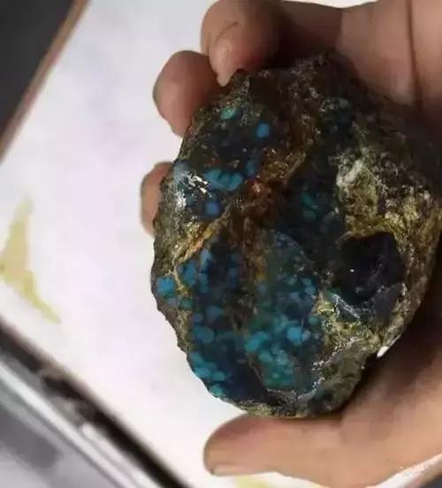 绿松石和乌兰花有什么区别,真正的乌兰花绿松石