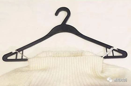 为什么衣服内部有一条带子,衣服上两根带子怎么系