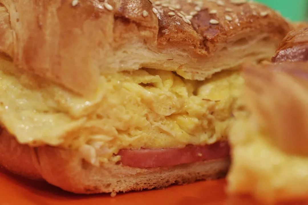 100元吃一天路边摊,100元吃一天饭