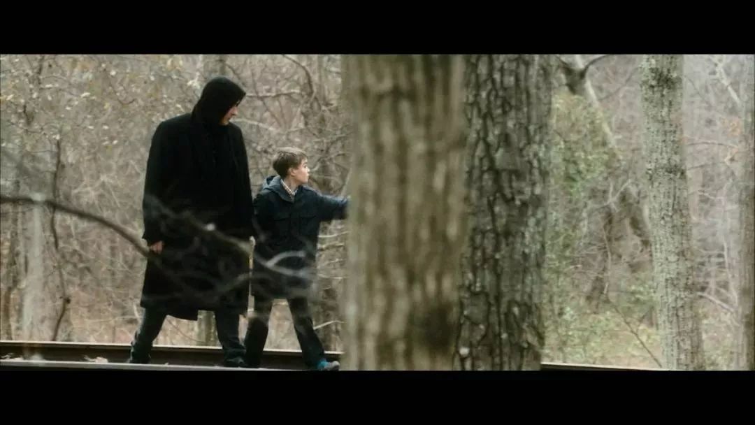 看完这个视频你还敢这样用手机吗,看完这部电影你还敢玩手机吗