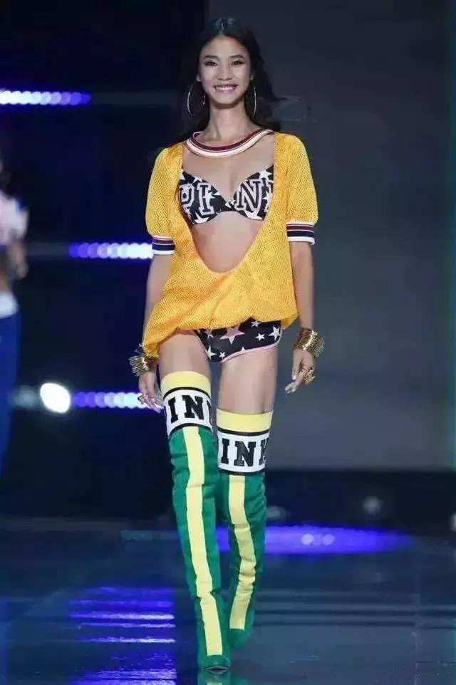 刘雯贺聪时装秀,刘雯贺聪时装周照片