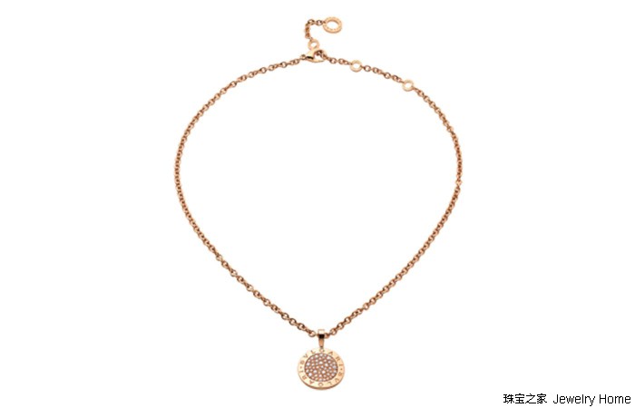 如何自己戴上项链,自己如何给自己戴项链