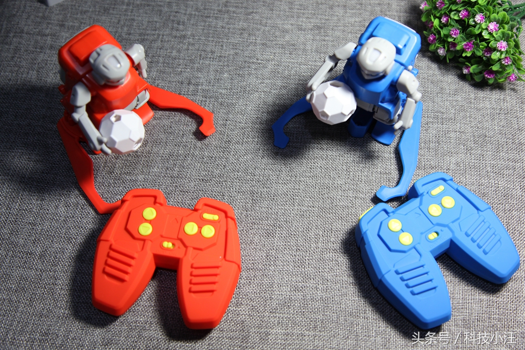 为了圆自己心中的足球梦,入手米家有品众筹的SIMI足球机器人套装