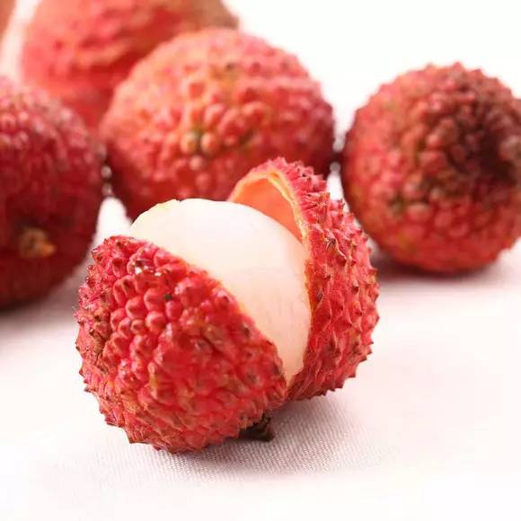 快速剥软皮荔枝,怎么剥荔枝简单不费手