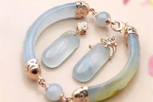 手镯摔裂了没断自己可以修吗,手镯摔坏了怎么处理呢