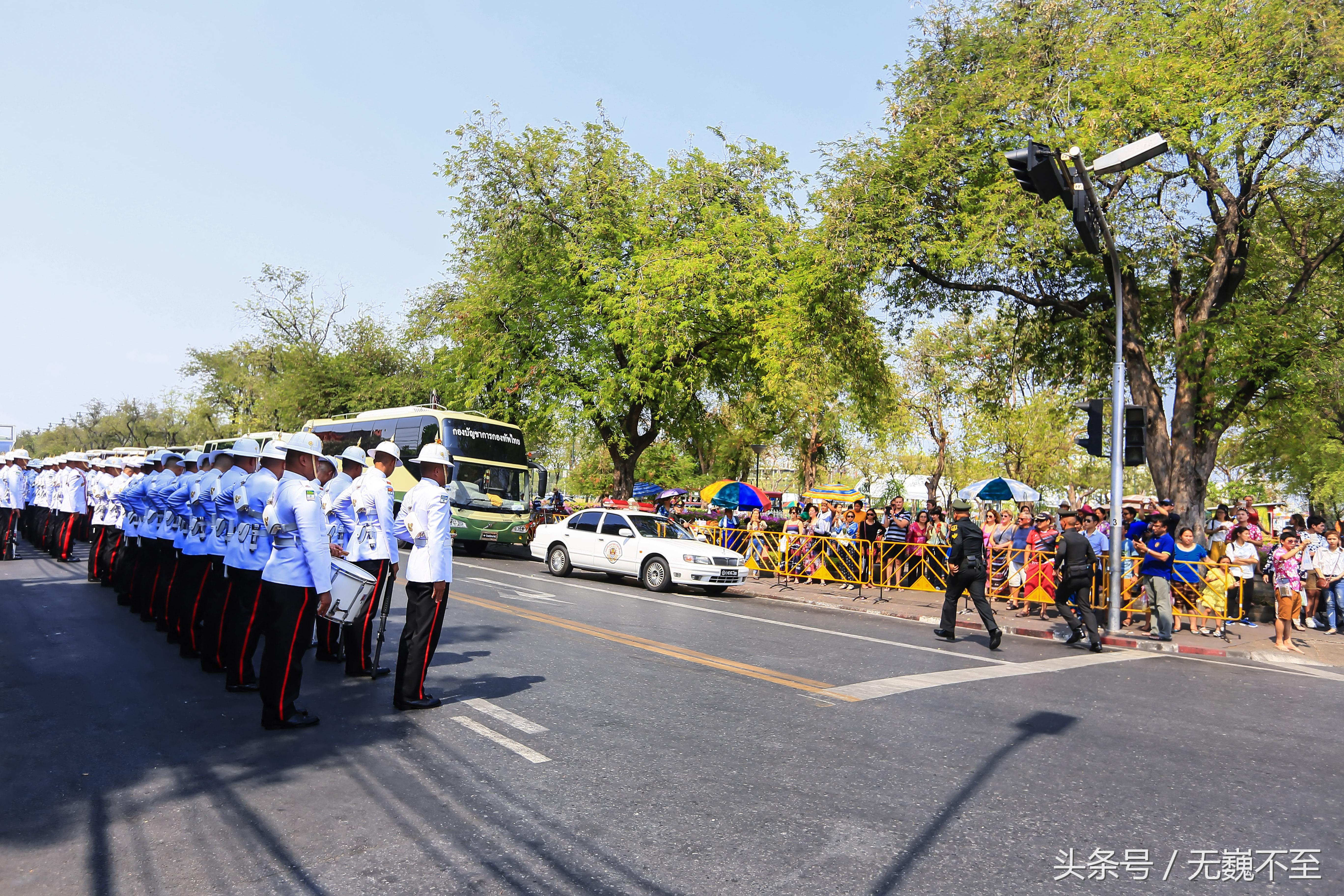 踏春曼谷，泼水大战前竟然先把泰国皇家卫队“检阅”一遍