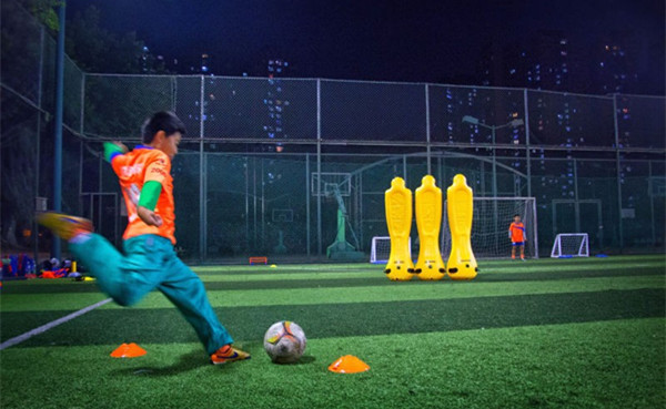 许家印赛前为国足鼓劲打气,恒大许家印事件思考