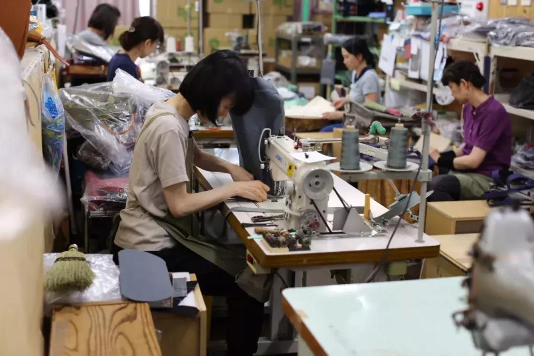 全世界只有京都一家门店，50年前的包，他说依然可以1天做同款