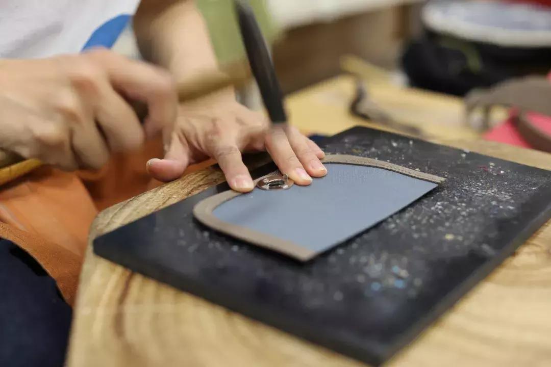 全世界只有京都一家门店，50年前的包，他说依然可以1天做同款