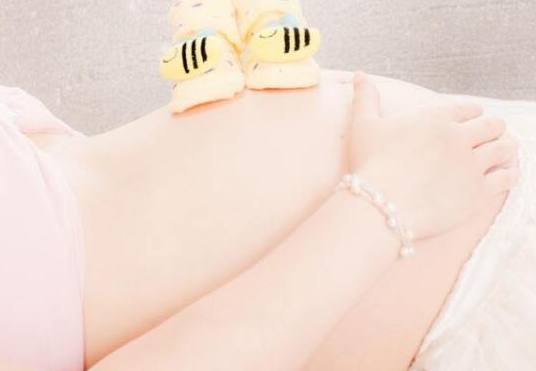 分娩羊水2度浑浊到3度浑浊会多久,孕晚期羊水浑浊是什么原因