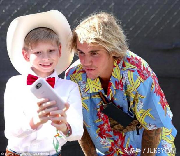 小贾斯汀比伯节目跳舞,小贾斯汀比伯与卡戴珊ella