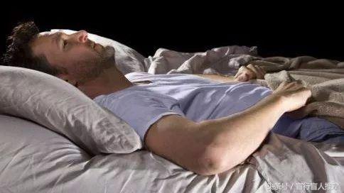 挺直腰腰反而酸疼,挺直腰背就不疼