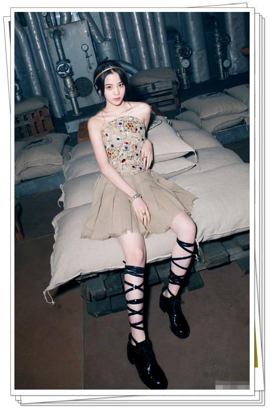 欧阳娜娜上面开好大，下面遮不住，网友：她真的只有18岁吗？