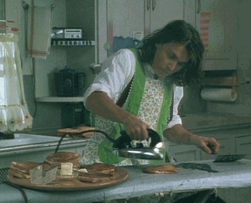 羊皮衣服皱巴巴怎么弄平整,换季拿出的衣服有褶皱怎么办