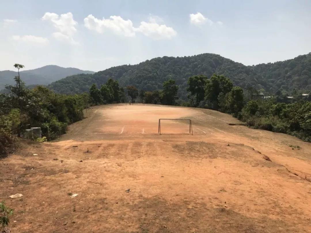 盘点:炼尸房边、大海之滨和群山环绕的泰国十大神奇球场