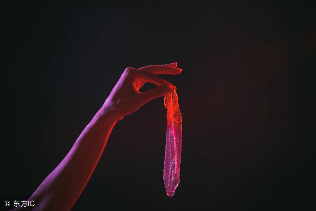 人的精子数亿计，为什么多数只有一个精子能到达卵子？