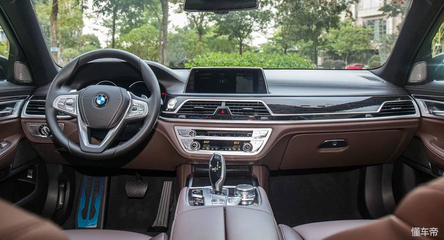 推荐奥迪A8不喜欢，朋友百万提宝马740，宝马真的比奥迪好？