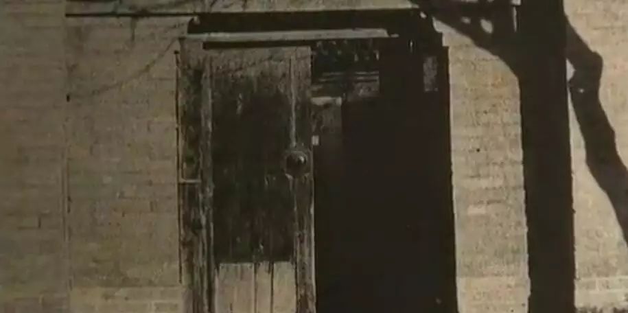 面对产科医生不许结婚生子的无理规定，她说：那我就一辈子不嫁！