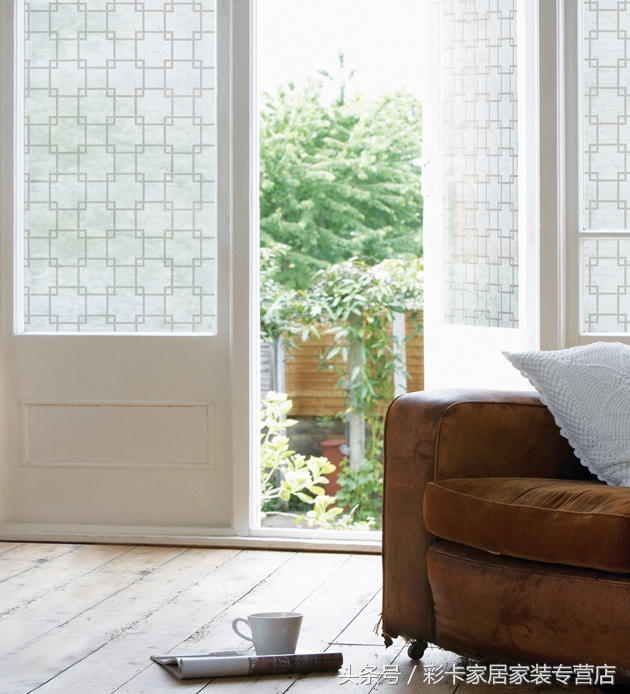 玻璃贴膜怎么区分无胶膜和有胶膜,玻璃贴膜免胶与自粘贴哪个好