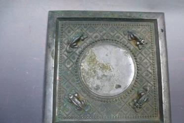 阳燧铜镜价值,古墓里发现铜镜