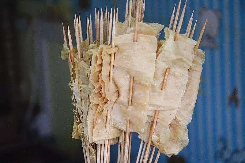 一出摊就排队了,出摊就排队的盒饭