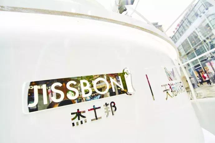 杜蕾斯开了家烤肠店！继出了诗集后又搞大动作了