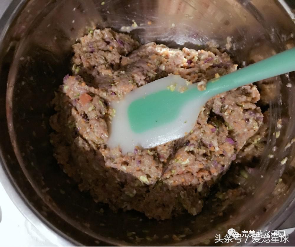 幼犬狗粮自制狗粮教程,怎么给狗自制狗粮器