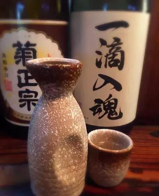 对酒当歌人生几何借酒助兴,对酒当歌人生几何举杯畅饮