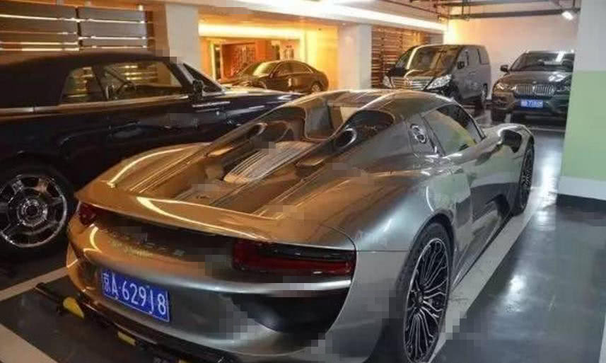 国内唯一一辆保时捷918绿色,一辆保时捷918多少钱