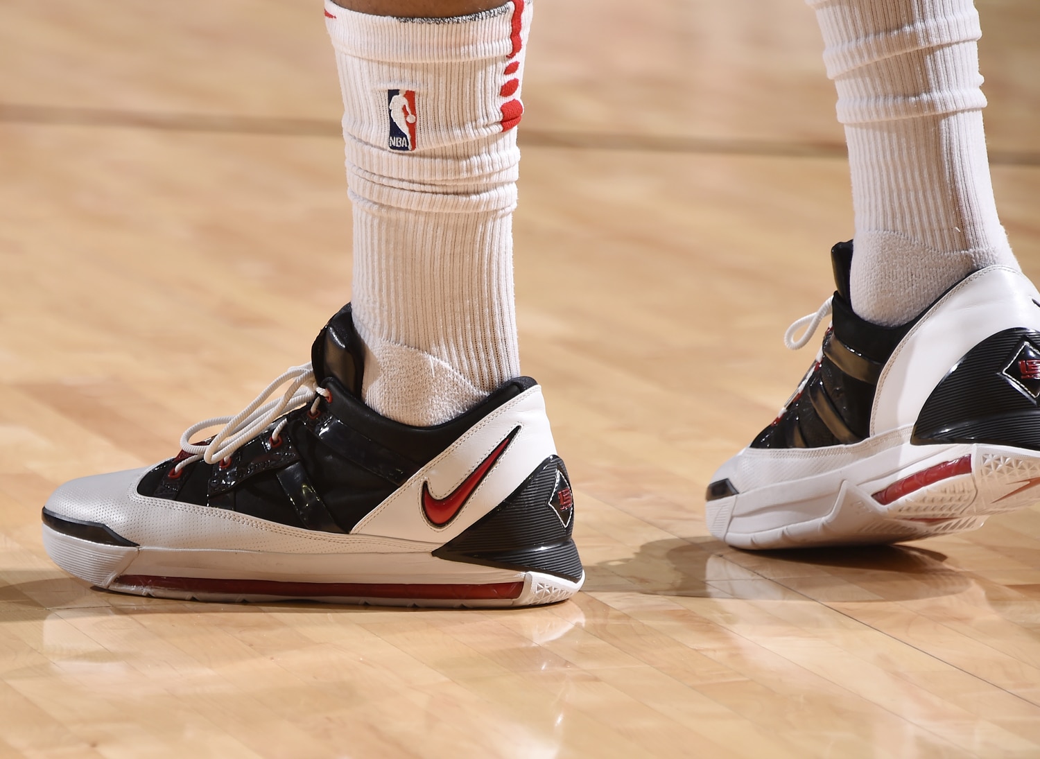 nba十大经典篮球鞋,最新nba上脚篮球鞋