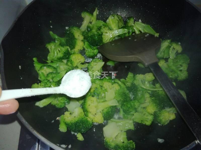 西兰花如何做好吃简单家常,西兰花怎么做才好吃家常做法