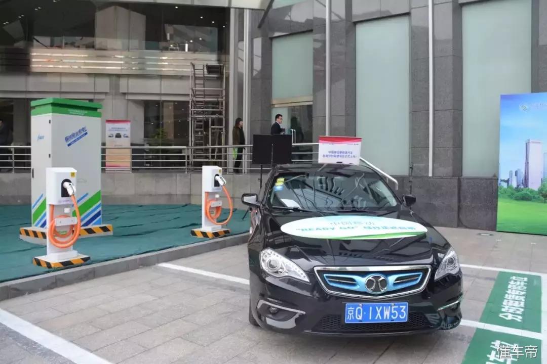 移动充电桩给电动车充电,打破传统电动车充电困扰