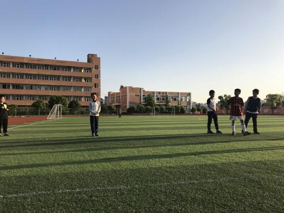 不要只看国外的基础设施，看看我国的小学厉害不厉害！