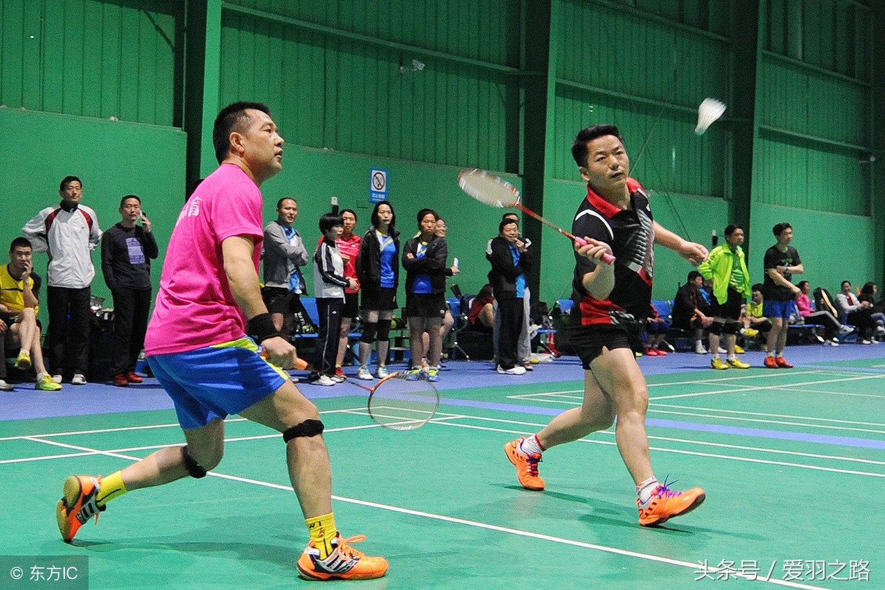 羽毛球教学基础入门正手挥拍,羽毛球杀球基本步法入门教学