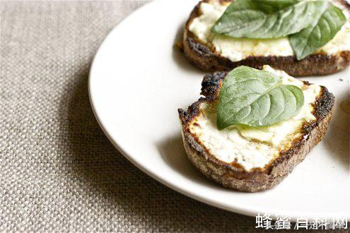 怎么选择一款好的蜂蜜,怎样选到一款好的蜂蜜