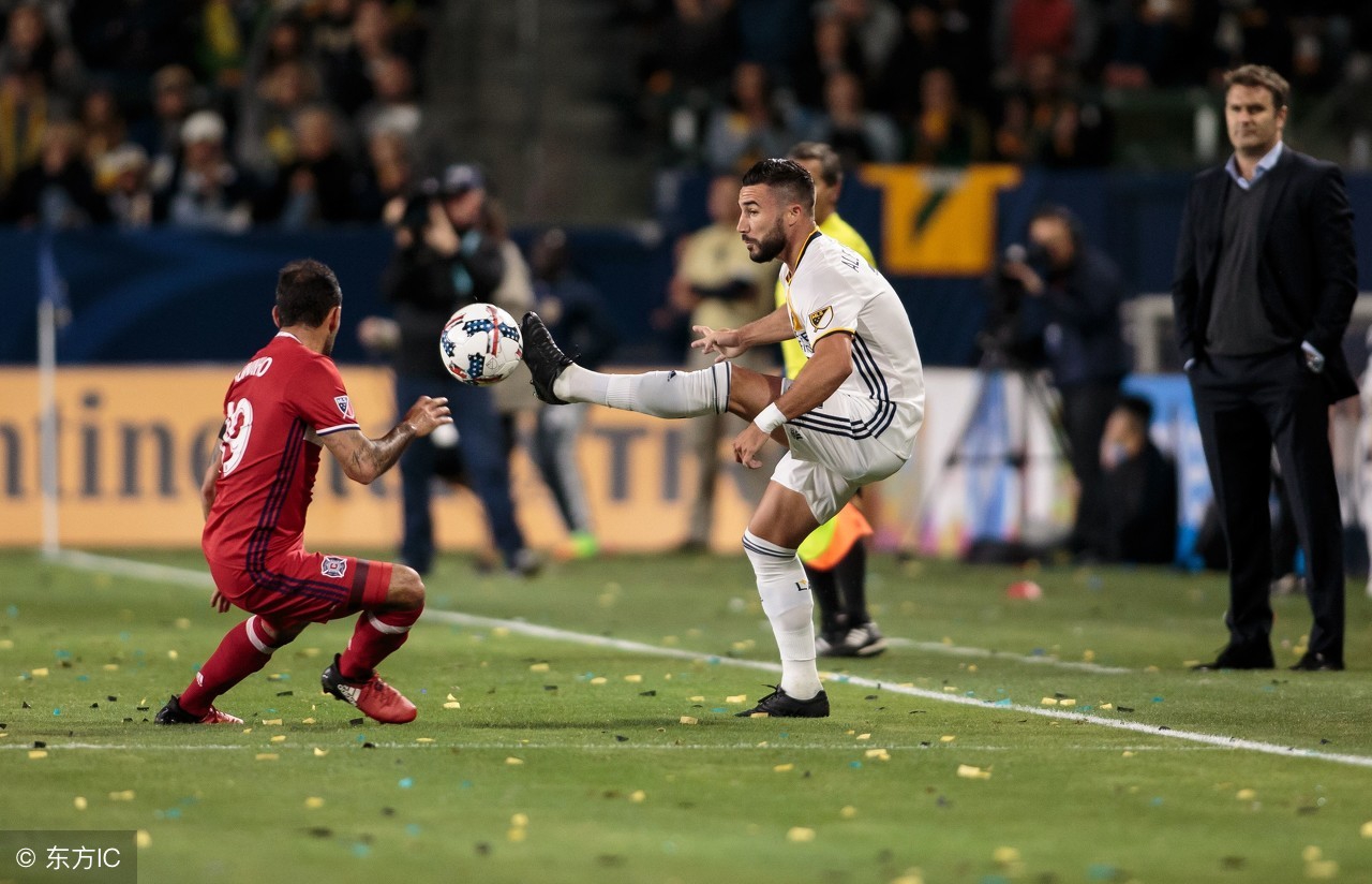 当今足坛世界第一左右脚,当今足坛哪位门将脚法最好