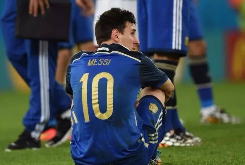 天下足球梅西封王,利昂内尔梅西封王