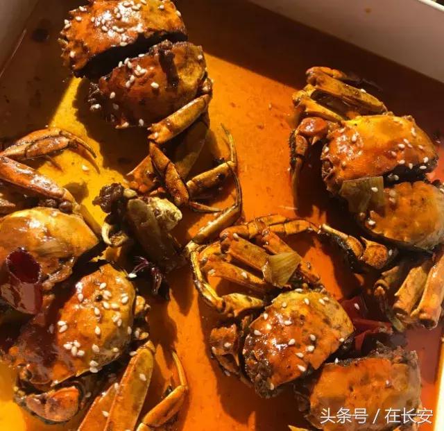 吃小龙虾一口一个好吃的,西安一生必吃的小龙虾