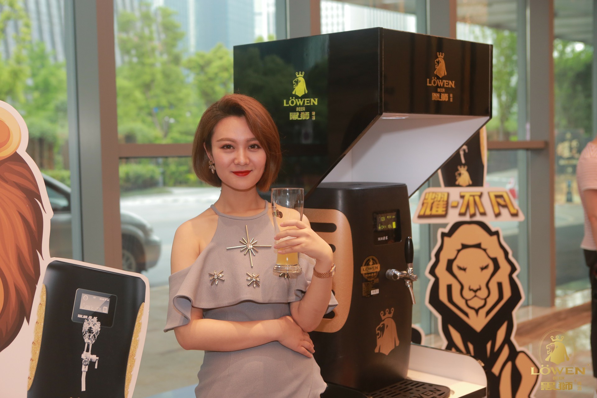 雪花黑狮原浆啤酒,网红直播饮白酒