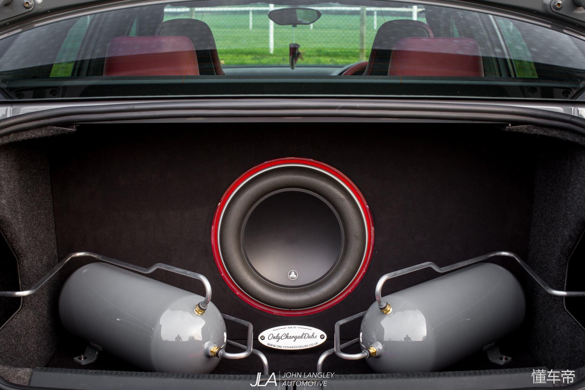 虽然手动挡让人着迷，但是这辆迈腾的轮毂让洗车工抓狂！