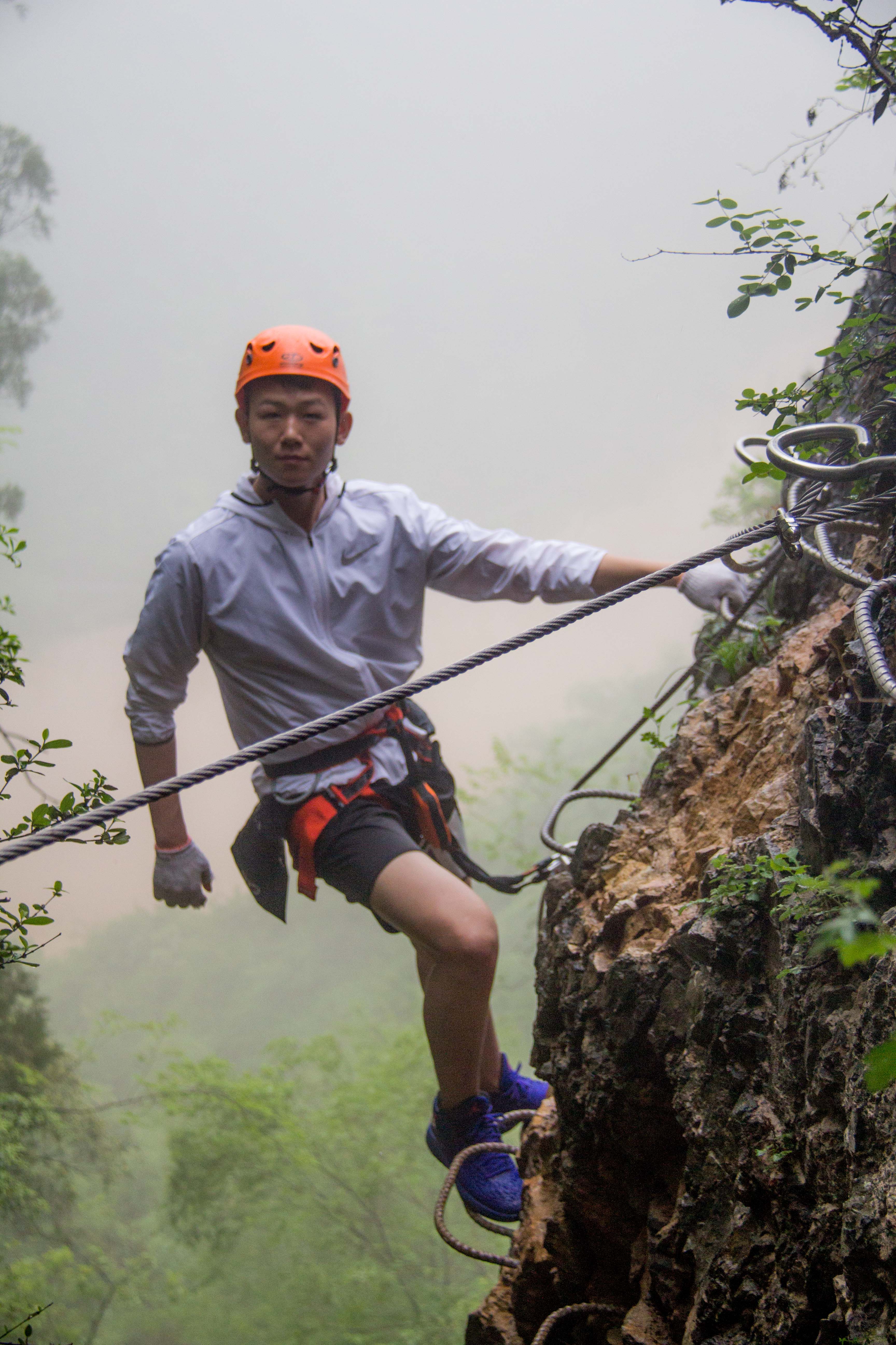 石牛寨悬崖飞拉达,南漳春秋寨滑索多少钱