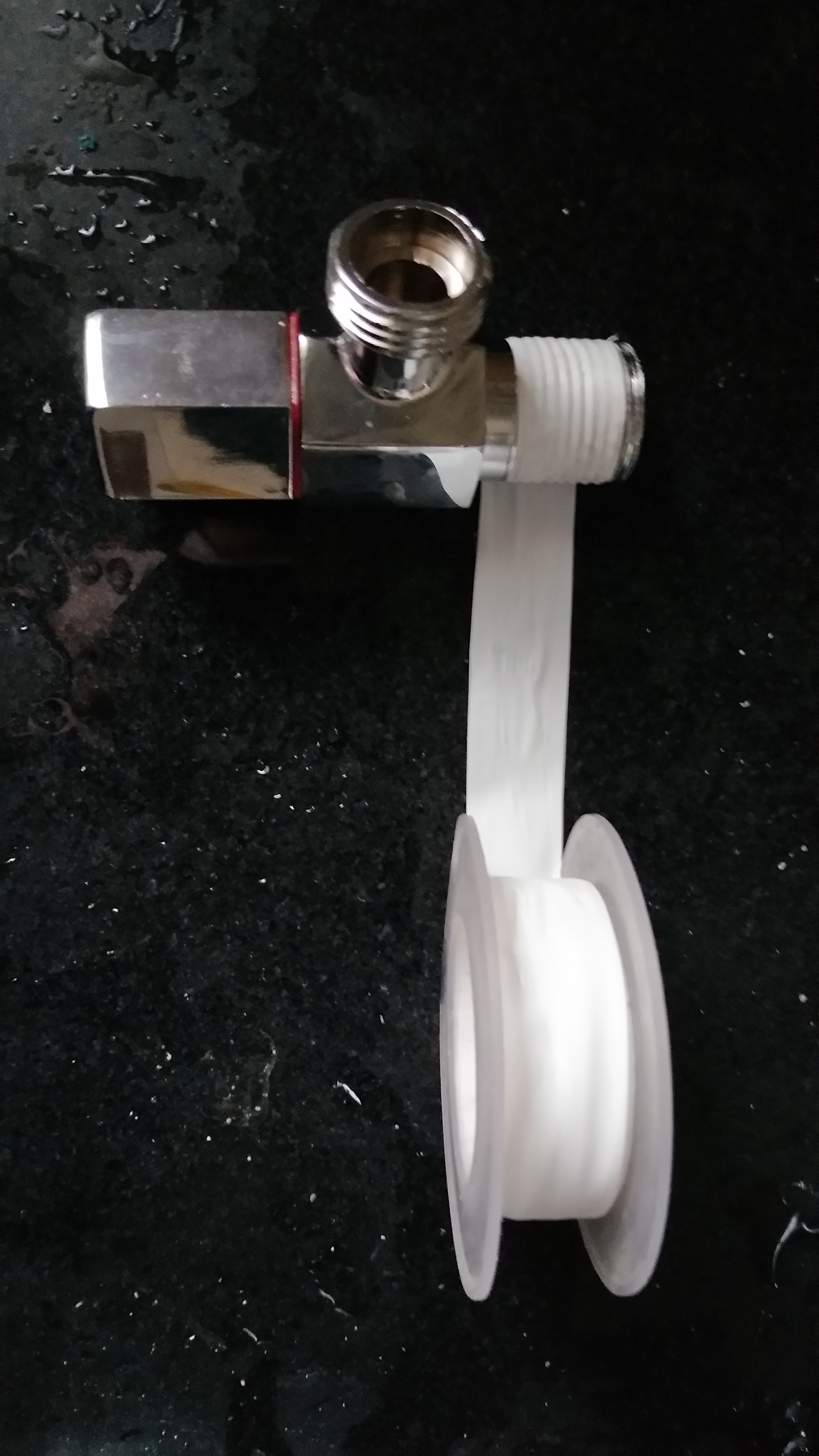 厨房水阀漏水会漏楼下吗,厨房水龙头漏水是不是漏财