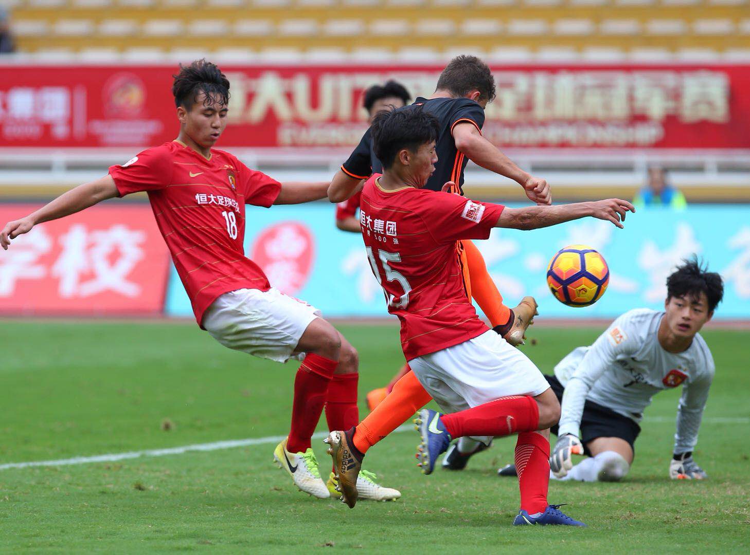 恒大U17两战惨败0-10但中国青训道路仍需感谢恒大的努力