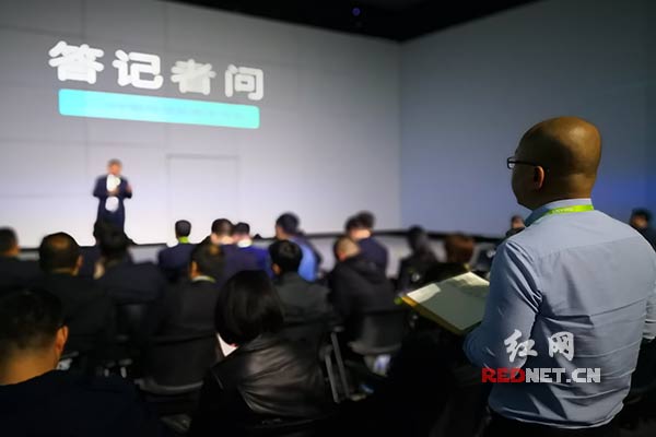 智能环卫设备亮相,中联环境科技有限公司